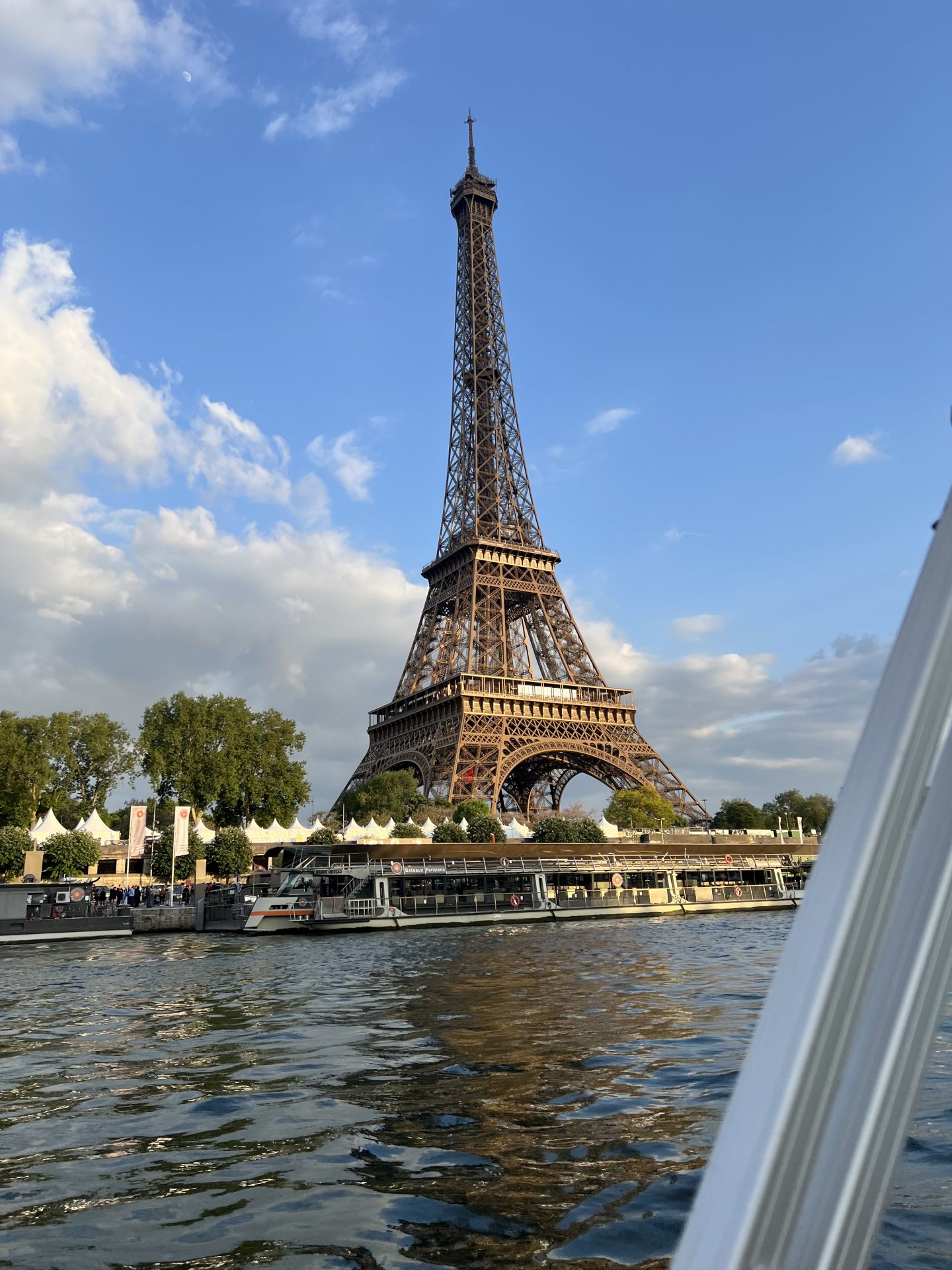 Tour Eiffel depuis un bateau My Paris River