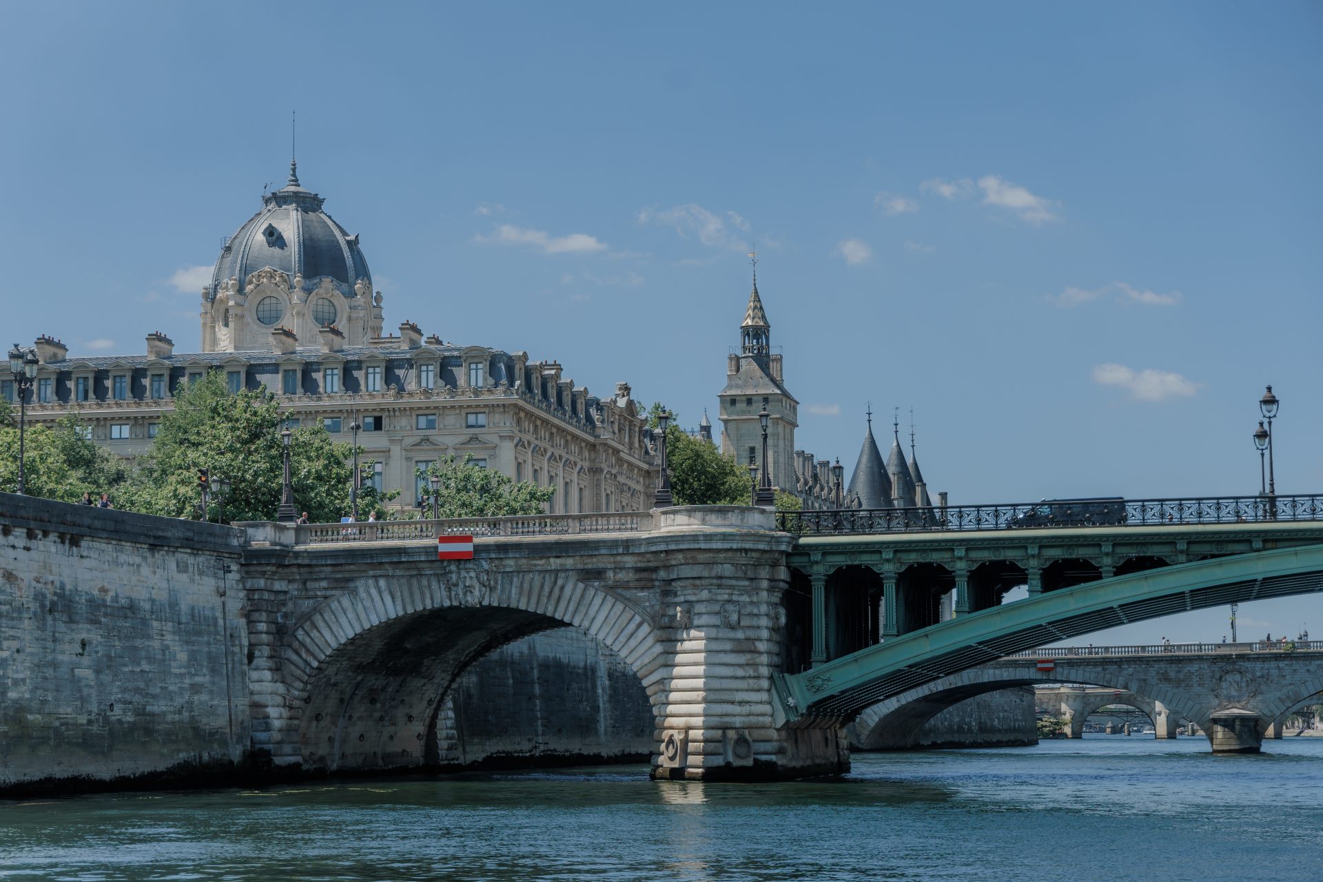 Guided tours of Paris