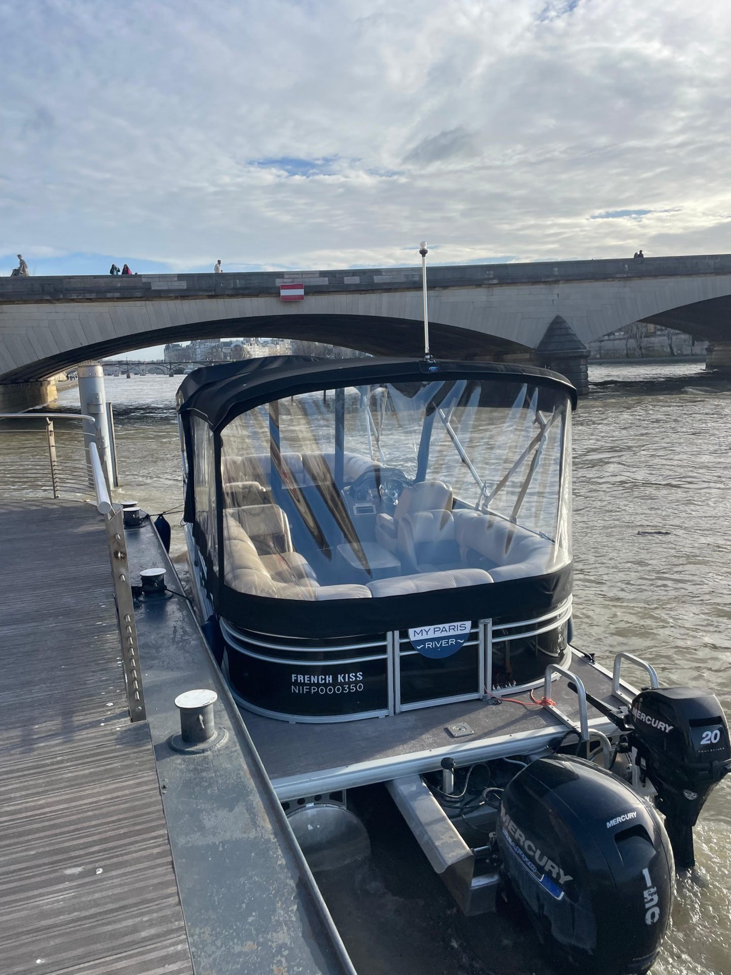 Bateau couvert pour l’hiver Paris